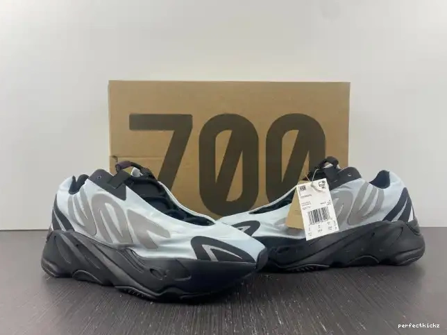 Blue MNVN Tint Boost Yeezy GZ0711 Adidas 700 0609